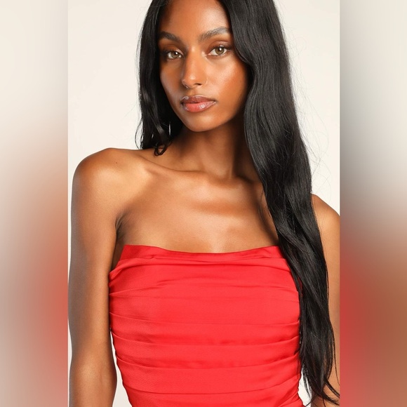 FINAL PRICE NWT Lulus Living for the Present Red Satin Strapless Romper - Picture 4 of 11